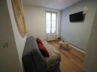 Appartement meublé 8 - 15 min Dampierre - 25 min Belleville - WIFI - 4