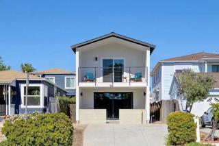 Coastal Living at its Finest Pacific Beach - San Diego - 3