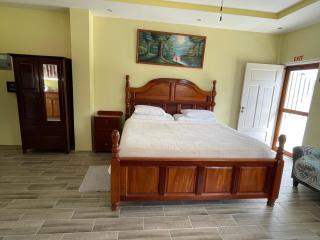 Hidden Treasure Vacation Home BayBlue Suite 1 - Belize City - 4
