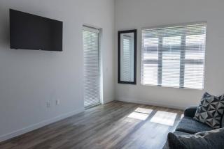 Beachside Bliss 1BR Oasis + Pool in Ft Lauderdale - Fort Lauderdale - 7