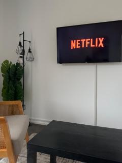 Timber Court - FREE PARKING - 2 Bedroom Apartment - FAST Wi-Fi - Perfect for Contractors! - 5