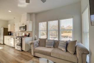 South Houston Townhome w/ Patio & Gas Grill! - 5