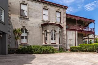 Elwood Manor - A Restored Art-Deco Gem - 5