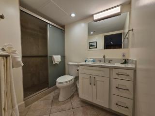 Ilikai Tower 1925 - 2