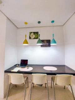 Budget Staycation with Free Pool and Gym Access very near US Embassy, Robinsons Manila, Manila Zoo, UP PGH - Manila - 3