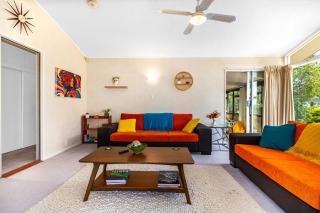 Retro 4 bedroom home, warm and welcoming, quiet location - 8