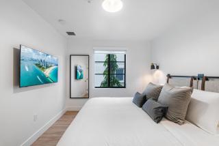 Lux Retreat By Renzzi - 2