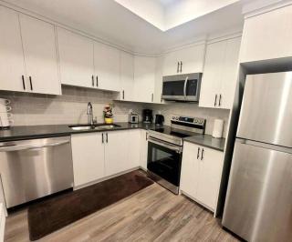 Somy Suite - Cozy 2bedrom with two queens bed and free street parking - Calgary - 3