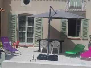Maison chaleureuse avec piscine collective, près de la forêt, WiFi, parking privé - FR-1-323-441 - 8
