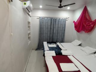 Butterflyi guest house - near Kashi Vishwanath temple - Booking will be confirmed after advance only - 5