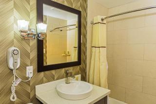Aarya Hotel By Niagara Fashion Outlets - 3
