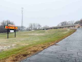 The Hilltop Inn - Slayton, MN - HWY 59 - - 1
