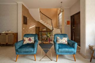 Luxurious 4 BHK with Mini Movie Theatre in Gurgaon - Gurgaon - 2