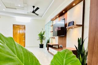 TrueLife - 3BHK AC Apartments for large family - Best Location - Direct flyover to Alipiri gate - Walk to PS4 Veg Restaurant - Modular Kitchen - Super fast WiFi - Android TV - 250 Jio Channels - Easy access to all Temples - Top service with lots of Love - Tirupati - 8