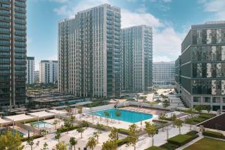 Beautiful 1 Bedroom Dubai Hills with Pool View - 2