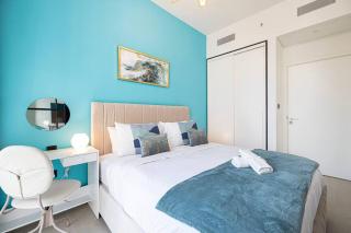 Beautiful 1 Bedroom Dubai Hills with Pool View - 1