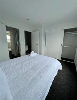 Immaculate - 2 Bedroom Townhouse close to Fruitvale train station - Auckland - 2
