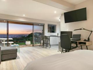 Zaria Sun Cottage - 9