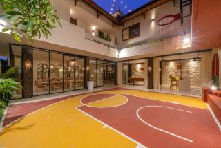 Casa Galicia - Spacious Central 7BR Villa, Pool & Sunset Rooftop - Canggu - 2