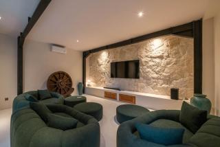 Casa Galicia - Spacious Central 7BR Villa, Pool & Sunset Rooftop - 3