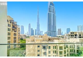 bnbme - Chic 1BR Apt w Balcony Pool Gym Access Steps to Burj Khalifa & Dubai Mall - 5
