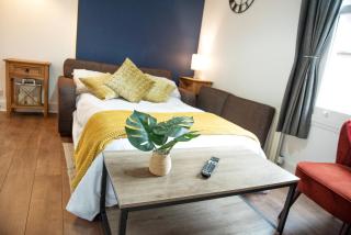 Trinity, Central Cambridge Flat - 1