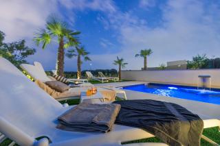 Deluxe villa with heated pool, whirpool, sea view, beautiful beach IV - by Traveler tourist agency Krk ID 2403 - Krk - 7