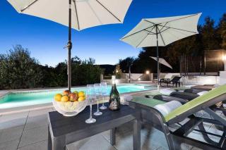 Happy Hideaway Villa by Aneo Travel - 2