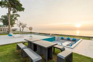 Pailay Beachfront Villa Cha-Am - - 7