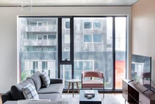 Downtown 1br w gym yoga rooftop nr shops SEA-597 - 0