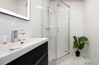 Underground Level Studio Close to the Market Square in Poznań by Noclegi Renters - Poznań - 7