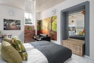 Underground Level Studio Close to the Market Square in Poznań by Noclegi Renters - Poznań - 4
