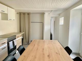 Agréable maison de village avec balcon - Roiffieux - 8