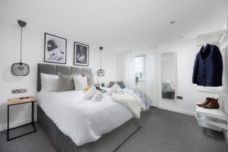 Boujis Central Plymouth Apartment - Sleeps 4 - Habita Property - Plymouth - 0