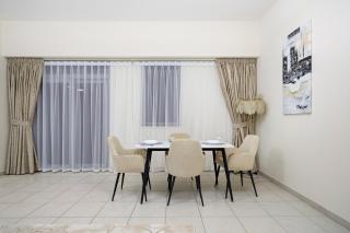 A-Living Cozy 1BR Retreat With Balcony & Burj Khalifa Views at Executive Tower-1702 - Dubai - 2