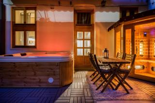 Wellness Wonderland: Garden, Sauna, Jacuzzi in CBD - Budapest - 1