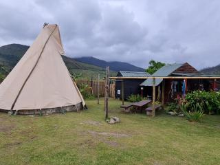 Tsitsikamma Wolf Sanctuary ECO Cabins & Teepees - Stormsriviermond - 4
