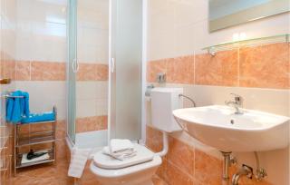 Amazing Apartment In Baska Voda - 1