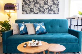 Modern 1 Bed 1 Bath Apartment for Corporates & Contractors, FREE Parking, Wi-Fi & Netflix By REDWOOD STAYS - Farnborough - 1