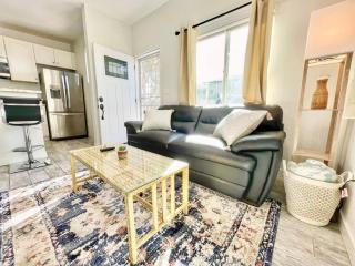 Charming Flat Near The City - San Diego - 6