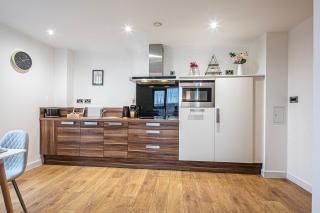 Stylish 2 Bed Apt 104 - City Centre, FREE Parking, Coffee Machine & Netflix - Hosted by Stay Host Save - Sheffield - 4