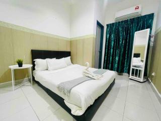 6BR Corner 3-storey House WIFI, Netflix, Aircond - Bandar Baru Bangi - 4