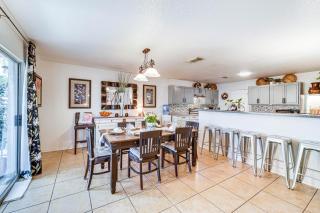 Pool, Deck and Huge Yard! Spacious San Antonio Home - 2