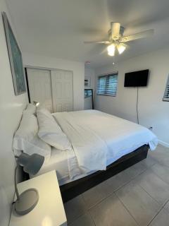 Downtown FTL apartments on the River - 5