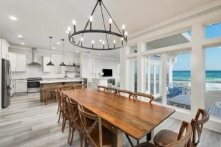Latitudes - Destin - 2