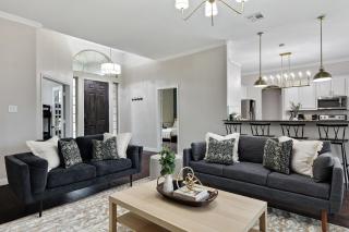 5-Bed 2-Bath with Pool & Backyard Retreat - 4