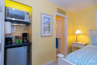 Anna Cabana Bungalow #3 - Holmes Beach - 3