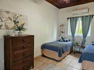 Spotless 2 BR Condo Unit/Pool,Ocean, Beach Nearby - 1