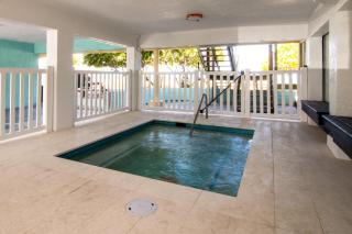 Beach House Resort 9 - Bradenton Beach - 9