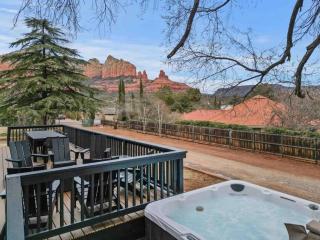 Uptown Sedona Retreat wit Views and Hot Tub - 9